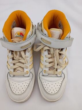 adidas Kids High-Top Sneakers in White and Yellow Size 5.